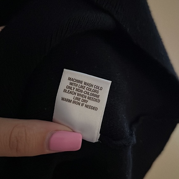 ▪️CB Established 1962: Black scoop sweater, quarter sleeve, white button trim, L - Picture 7 of 10